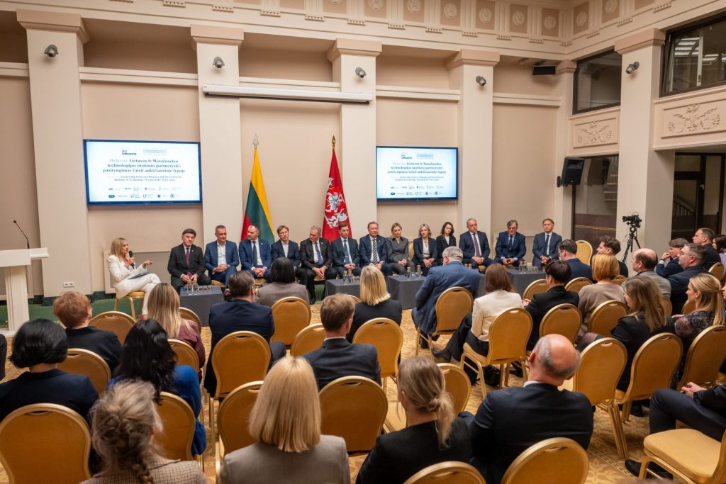 Istorinis įvykis: Lietuva pasirašė bendradarbiavimo sutartį su Masačusetso technologijos institutu